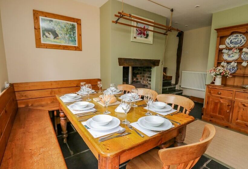 Byrdir Cottage