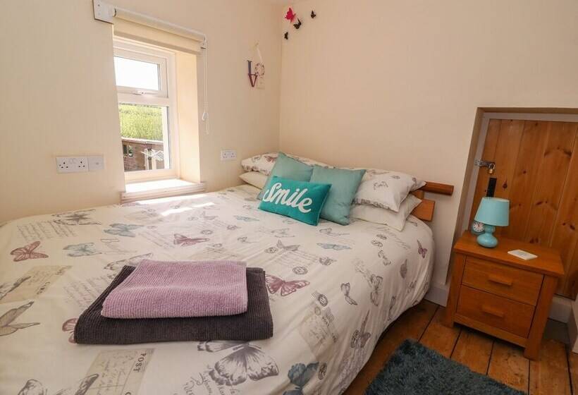 Cozy Cwtch Cottage