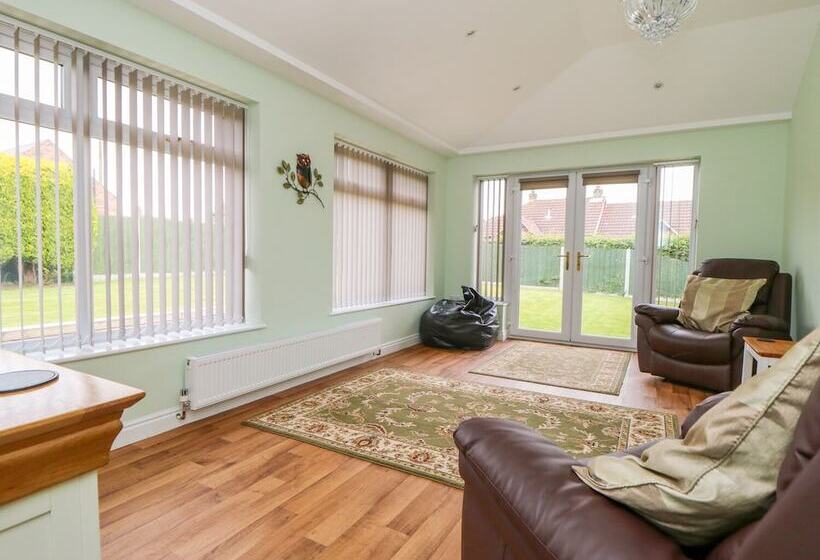 Pinfold View