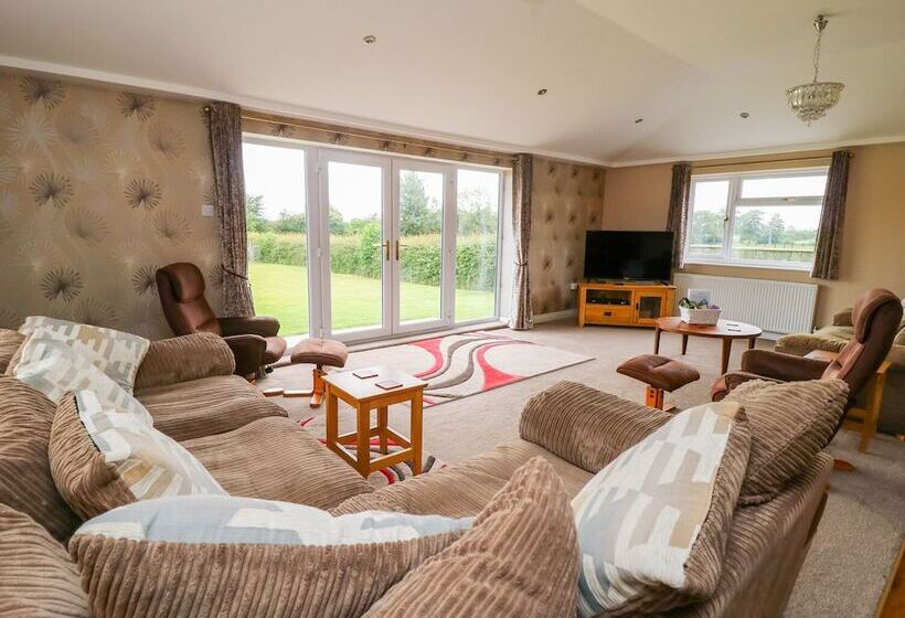 Pinfold View