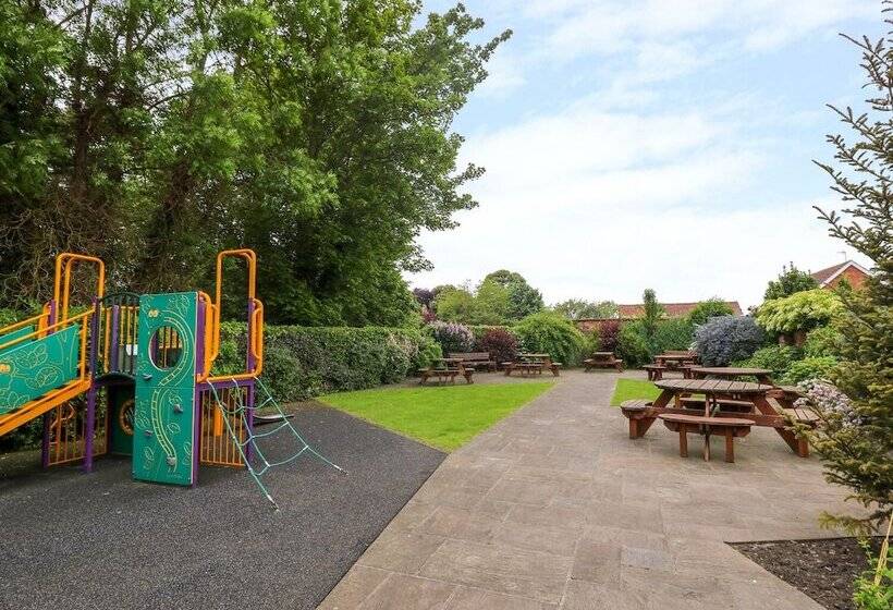 Pinfold View