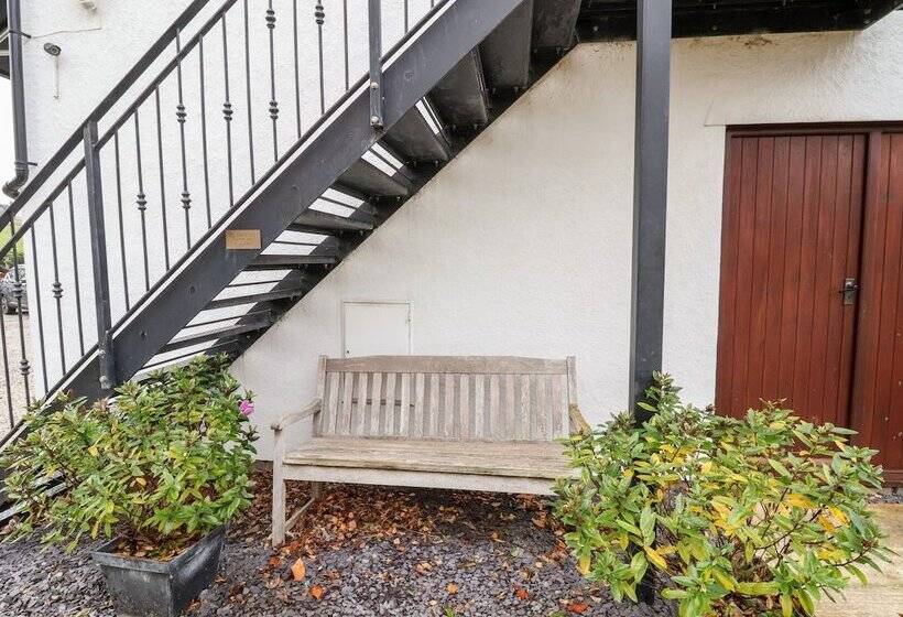 Tyn Y Mynydd Bach