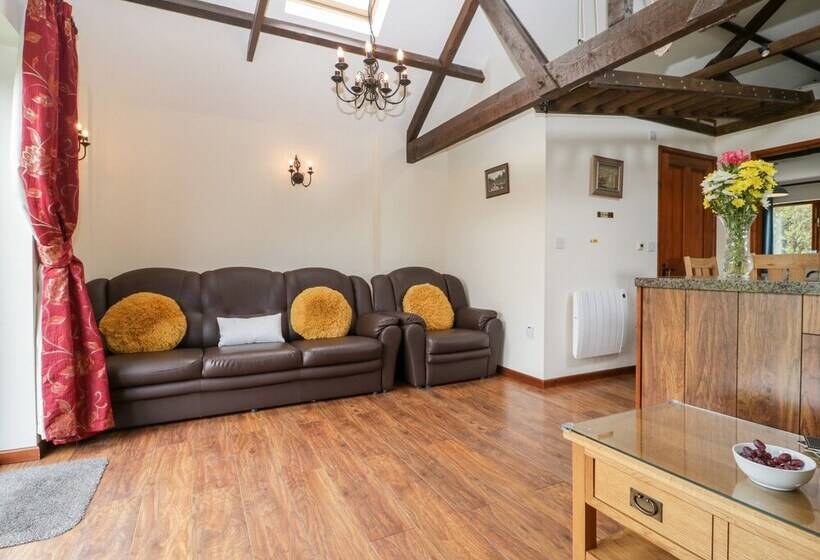 Walnut Cottage