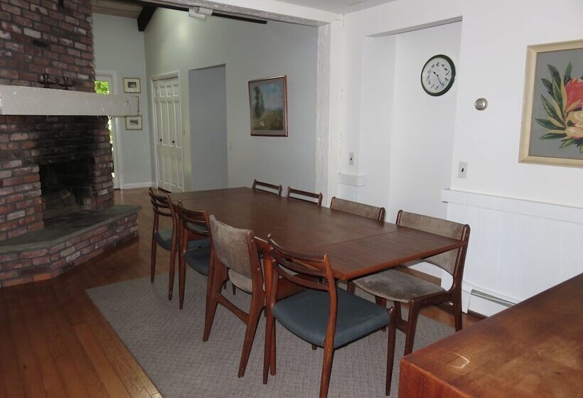 Cottages At The Even Tide Resort