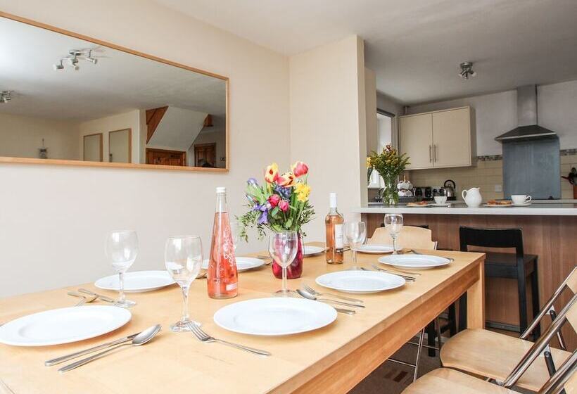 Dartmoor Valley Lodge