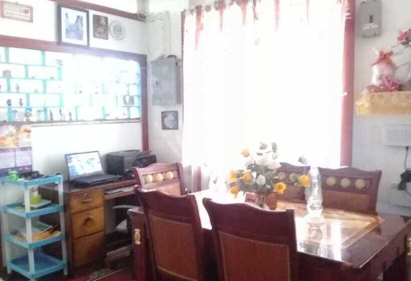 Hostal Los Primos   Hostel