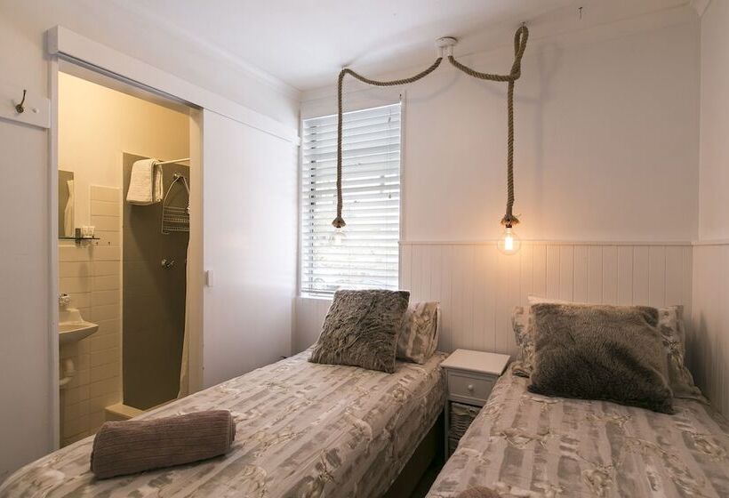 Отель Feathertop Alpine Lodge