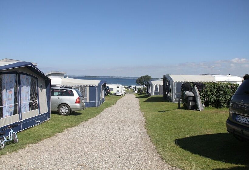 בית מלון כפרי First Camp Bøjden Strand