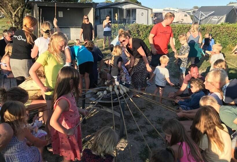 בית מלון כפרי First Camp Bøjden Strand