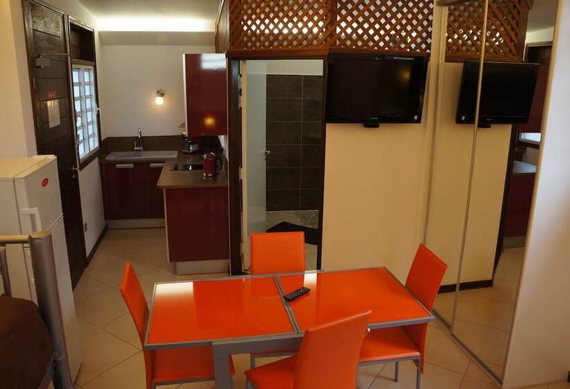 هتل Hôtel Le Dronmi