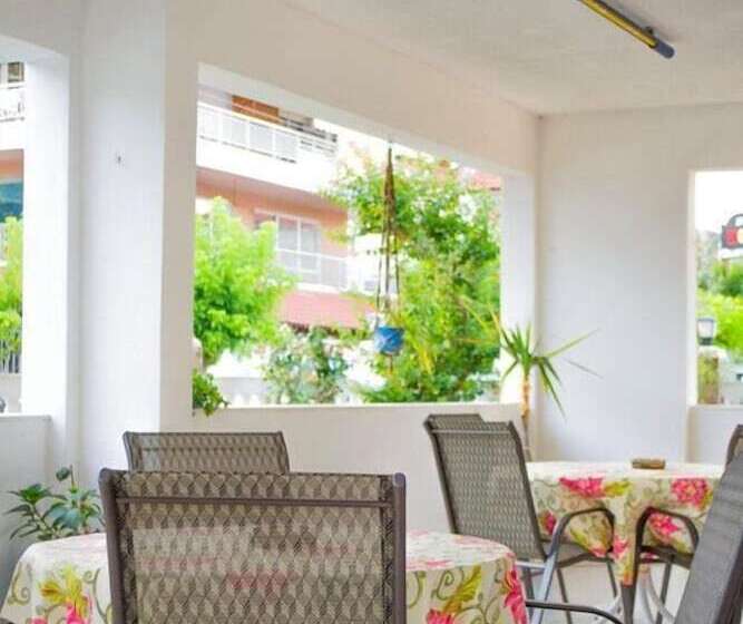 ホテル Niki Apartments