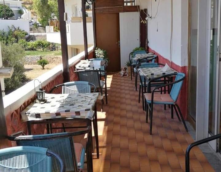 هتل Zakros Rooms Restaurant