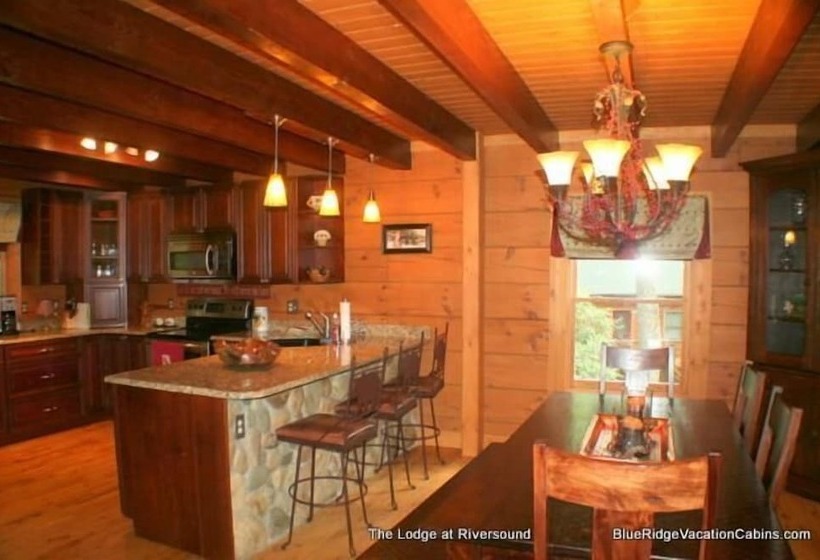 Lodge At Riversound Apartment