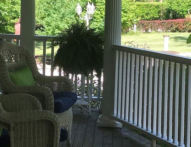 Martha's Vineyard Bed & Breakfast