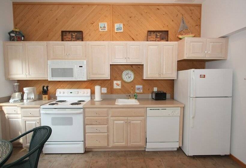 ベッドアンドブレックファースト Courtyard Villas On Silver Lake Harbor