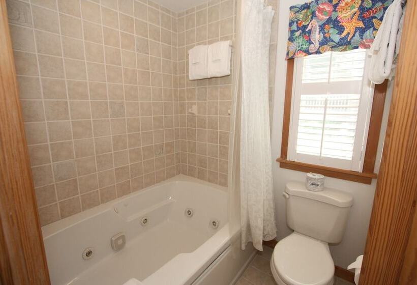 ベッドアンドブレックファースト Courtyard Villas On Silver Lake Harbor