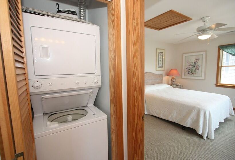 ベッドアンドブレックファースト Courtyard Villas On Silver Lake Harbor