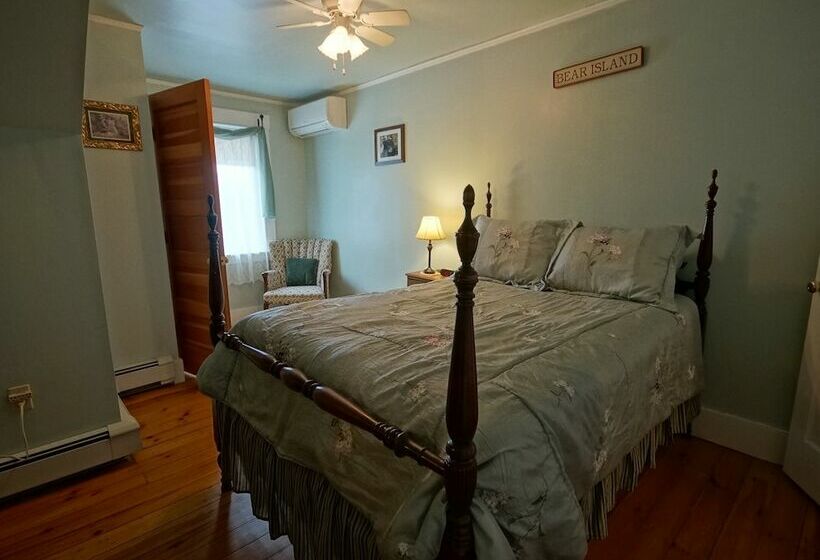 تختخواب و صبحانه Tuckernuck Inn