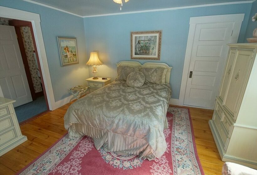 تختخواب و صبحانه Tuckernuck Inn