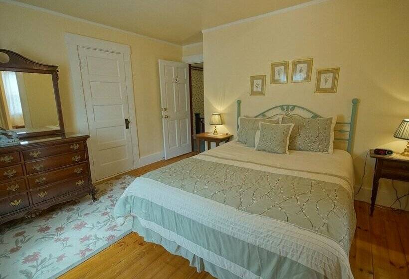 تختخواب و صبحانه Tuckernuck Inn