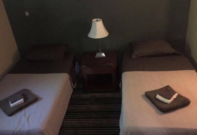 Хостел Salmon River Pub & Grill