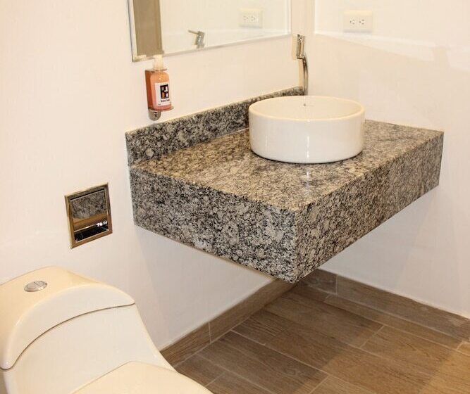 هتل City Plaza Salinas