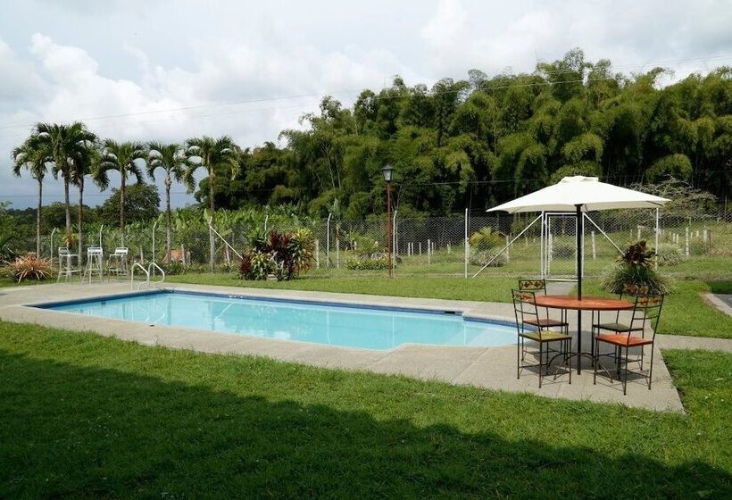 هتل Hacienda Tierra Verde