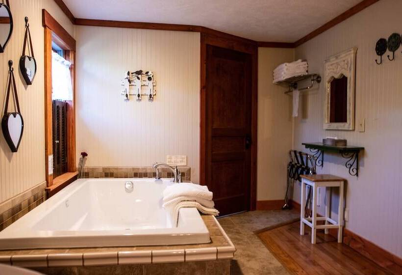 펜션 Hocking Hills Inn