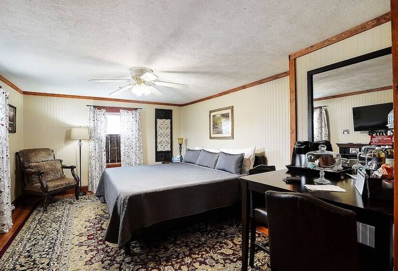 펜션 Hocking Hills Inn