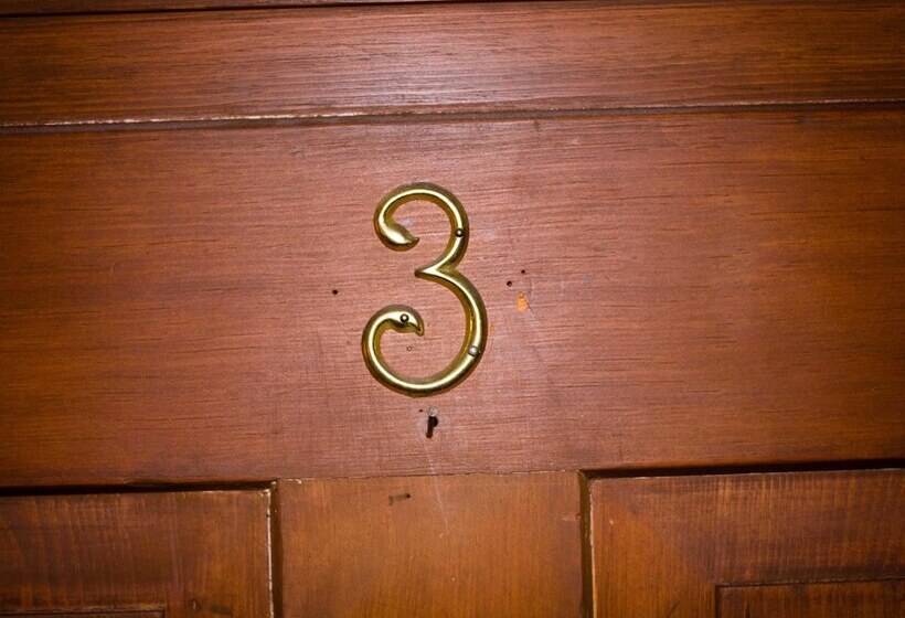 The Stagecoach Inn Bed & Breakfast And Five20 Social Stop