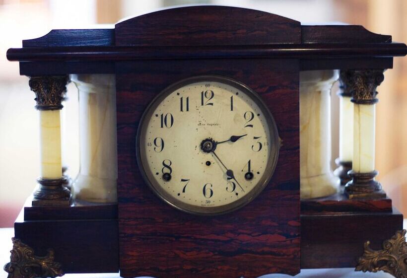 The Stagecoach Inn Bed & Breakfast And Five20 Social Stop