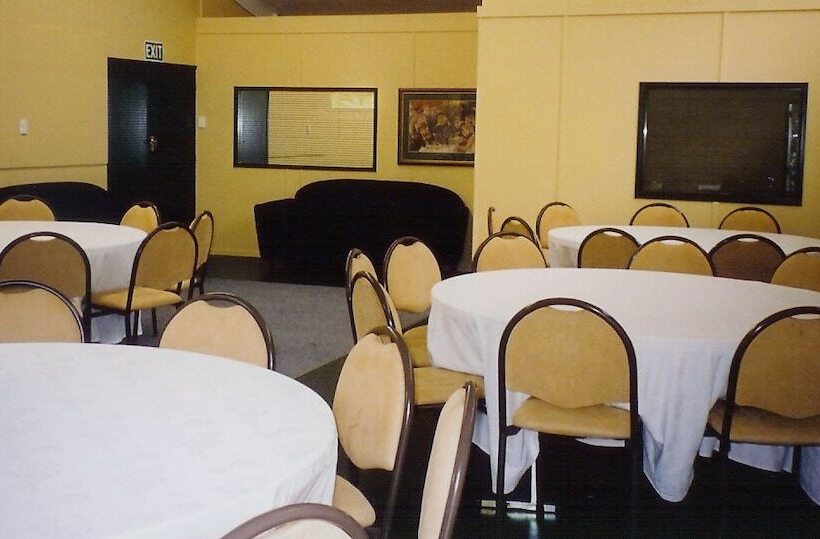 فندق صغير Egmont Eco Leisure Park & Backpackers