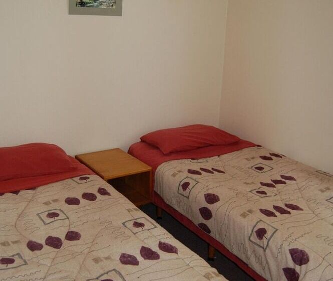 فندق صغير Egmont Eco Leisure Park & Backpackers