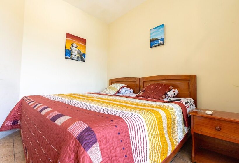 تختخواب و صبحانه Ariana´s Galapagos Hostal