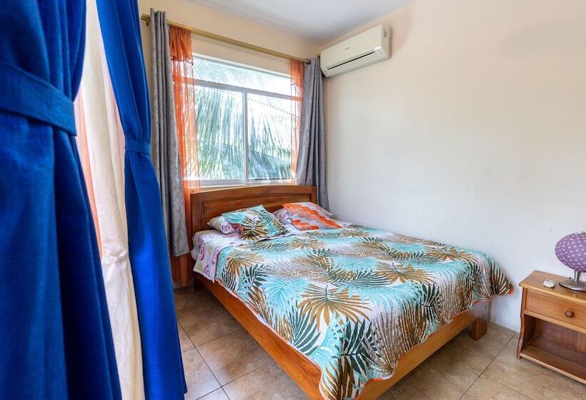 تختخواب و صبحانه Ariana´s Galapagos Hostal