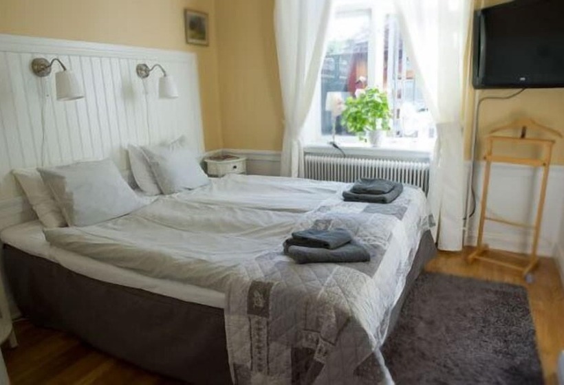 تختخواب و صبحانه Lilla Hotellet