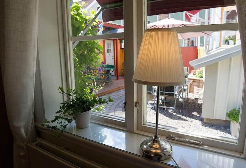 تختخواب و صبحانه Lilla Hotellet