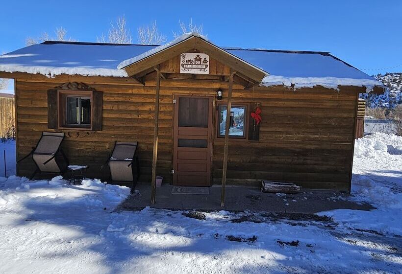 Chinook Cabins & Rv Park