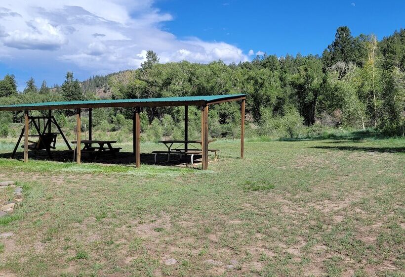 Chinook Cabins & Rv Park