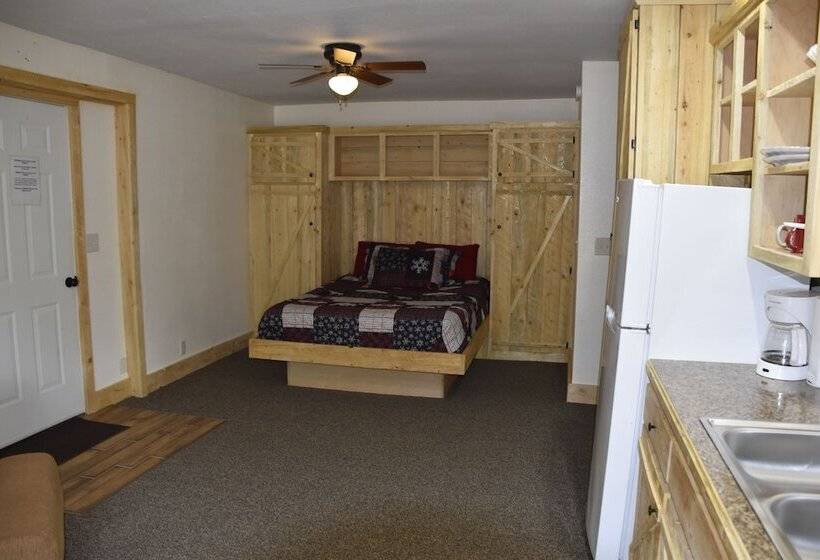 Chinook Cabins & Rv Park