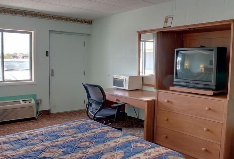 Country Host Motel