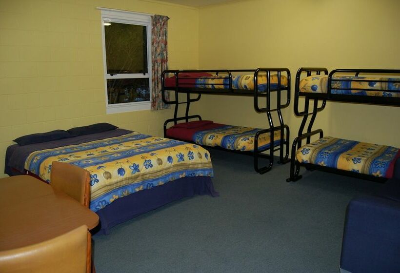 فندق صغير Egmont Eco Leisure Park & Backpackers