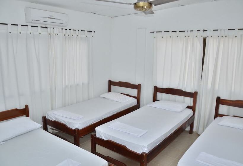 هتل Cabañas Venecia