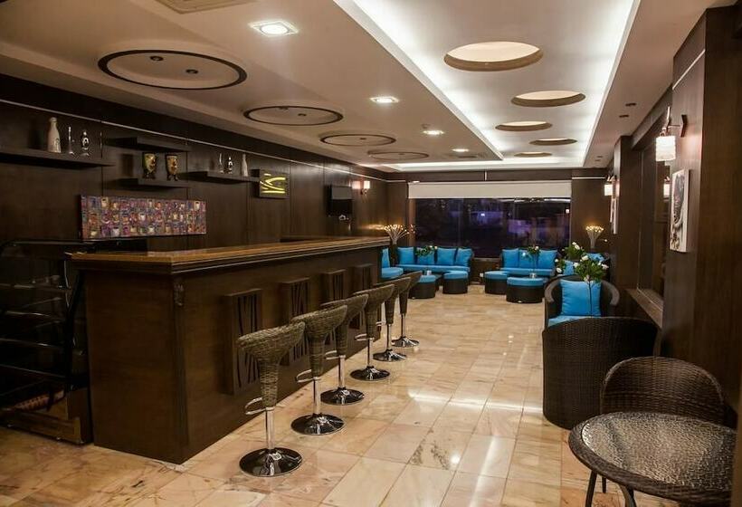 هتل Jolly View Suites