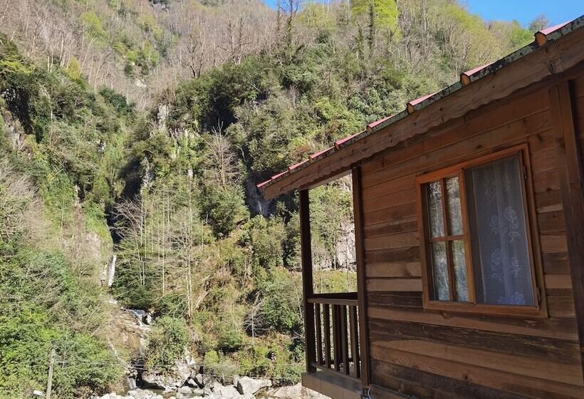 هتل Mencuna Konaklari