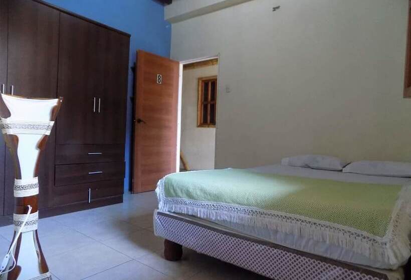 Morrison Hotel Montañita