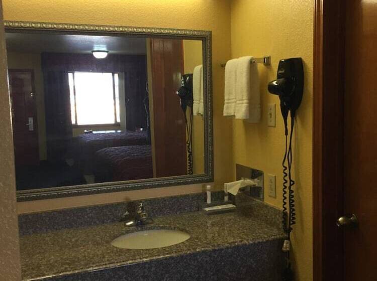 מוטל Royal Inn Pearsall