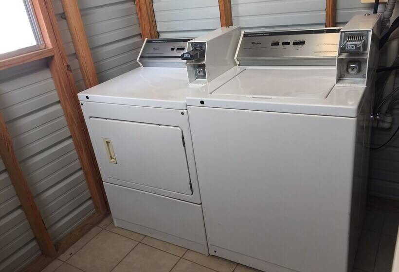 מוטל Royal Inn Pearsall