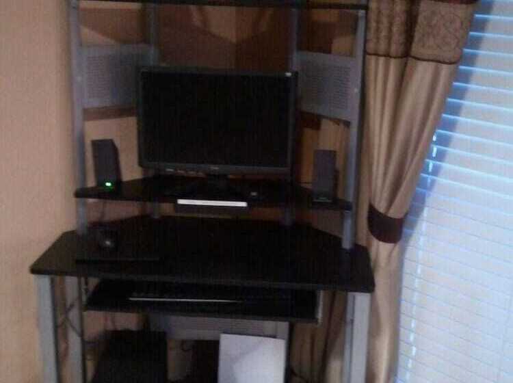 מוטל Royal Inn Pearsall