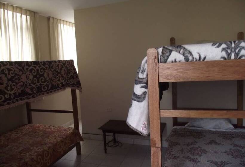 ユースホステル Las Brisas Hostal